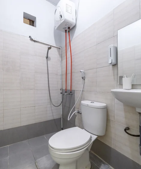 Cove-C12_Standard-Bathroom-large