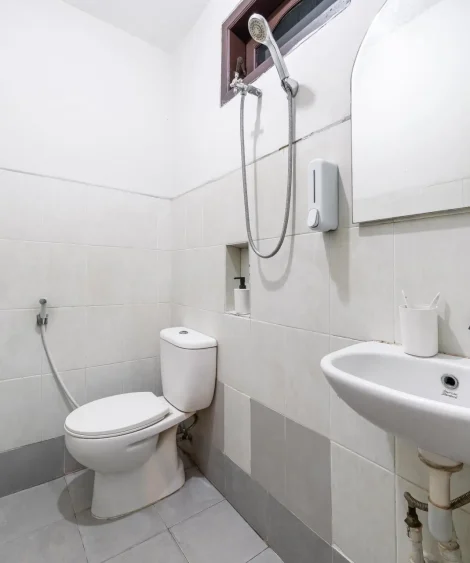 Cove-C12_Superior-Bathroom-large